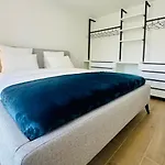 Homely Basel Airport Appartement *