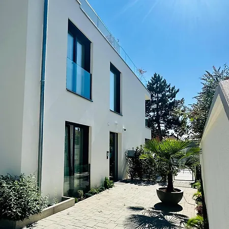 Homely Basel Airport *